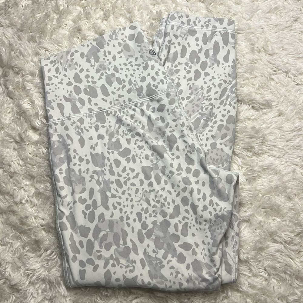 Lululemon Align High-Rise Pant 25" Cheetah Camo Antique White Multi Size 12 - Picture 3 of 11